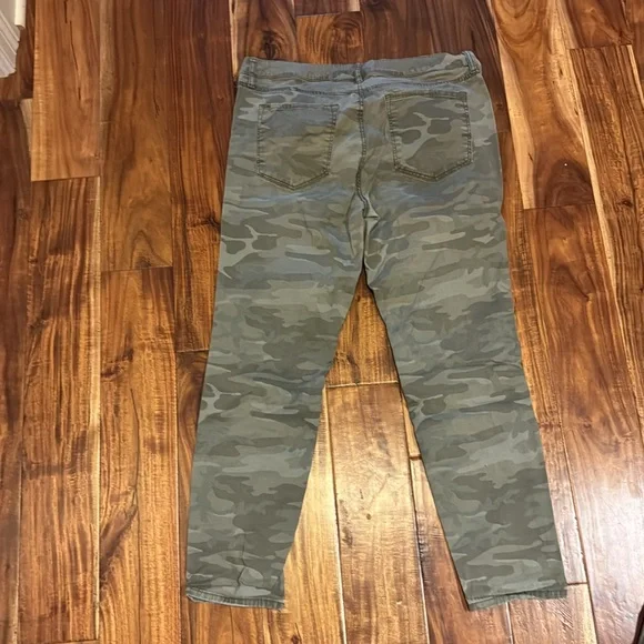 Loft 12 skinny camo pants - Picture 3 of 3
